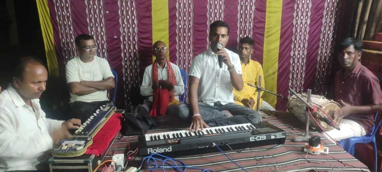 शरद पूर्णिमा पर भजन-कीर्तन से माहौल हुआ भक्तिमय