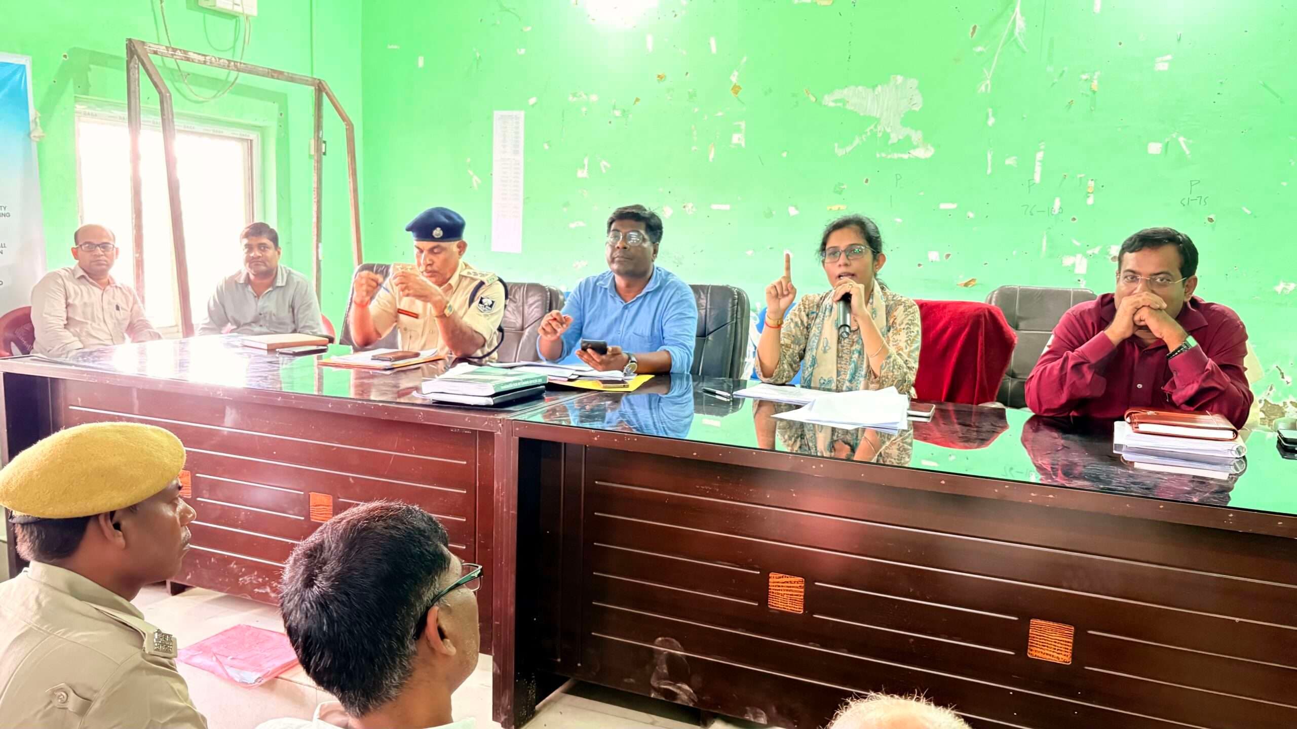 चुनाव को लेकर थानाध्यक्षों व सेक्टर पदाधिकारियों के साथ एसडीओ ने की बैठक