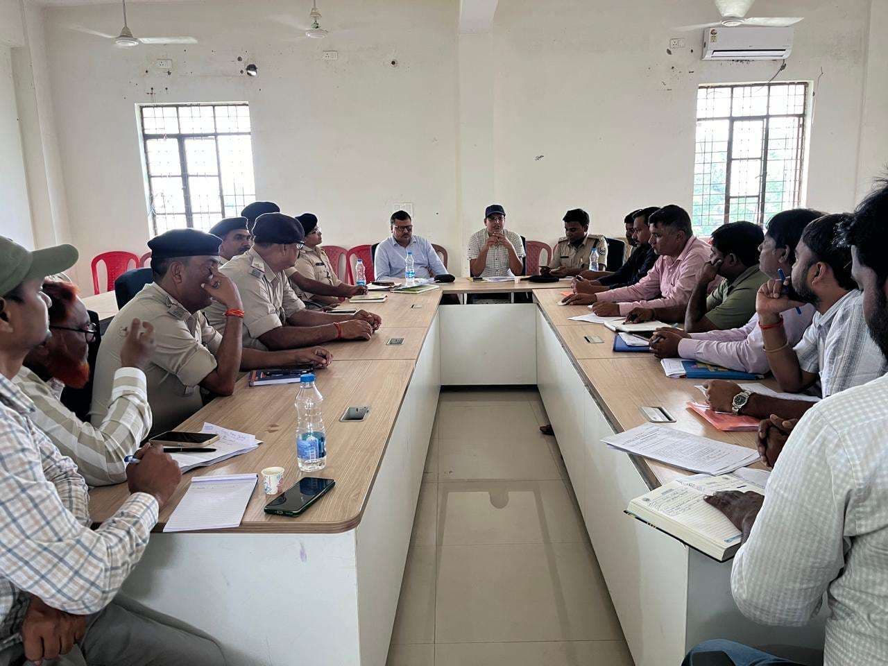 बीडीओ ने सेक्टर व पुलिस पदाधिकारियों के साथ की बैठक