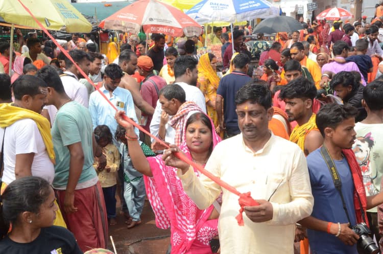 Deoghar News : बाबा मंदिर में जलार्पण को उमड़े भक्त, पांच सौ से अधिक लोगों ने कराया गठबंधन