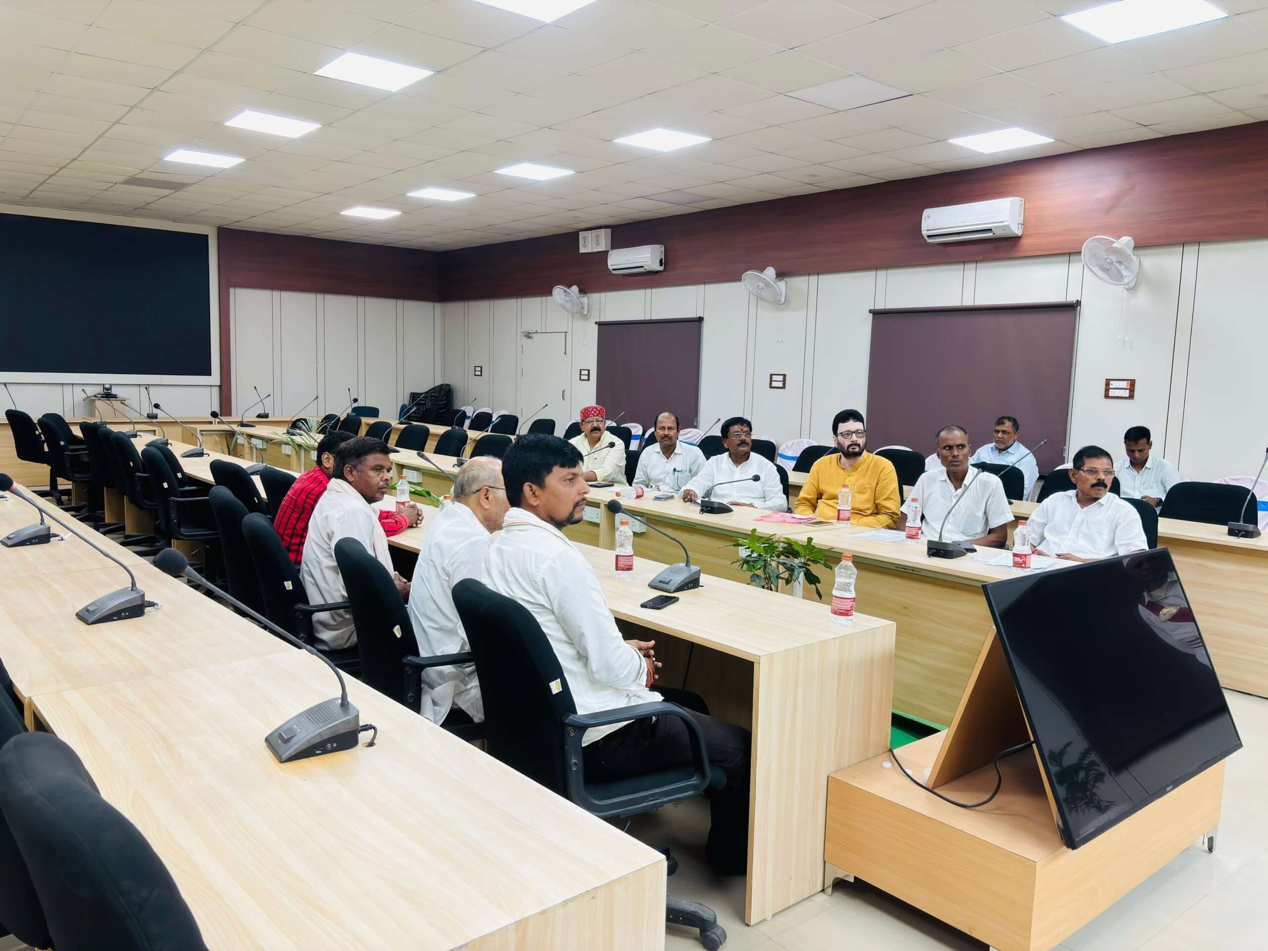 आदर्श आचार संहिता के उल्लंघन पर होगी सख्त कार्रवाई : डीएम