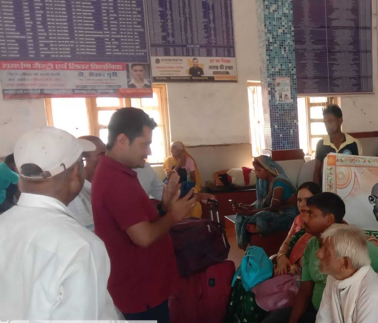 स्वच्छता अभियान: रेलवे ट्रैक पर शौच की आदत रोकने के लिए किया अमृत संवाद