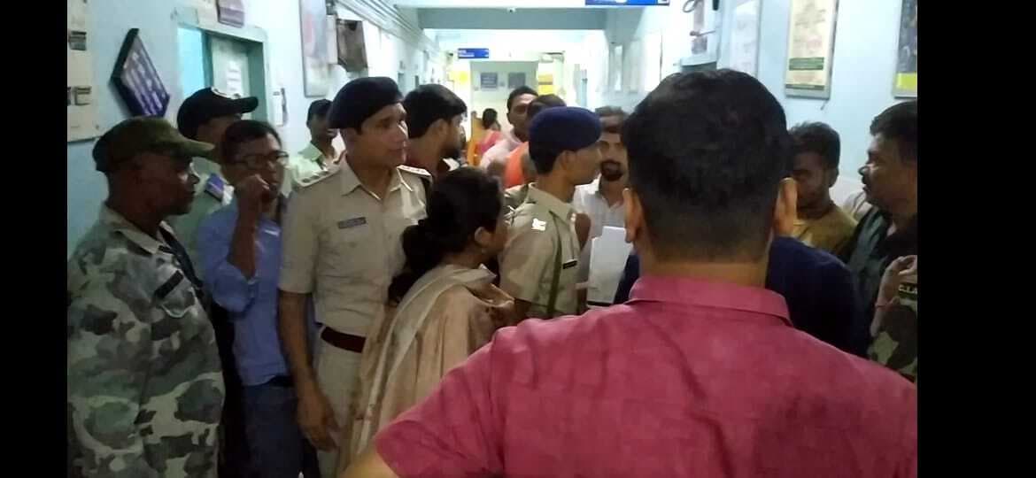 विधि विवादित किशोर ने किया आत्महत्या, परिजनों ने लगाया हत्या का आरोप