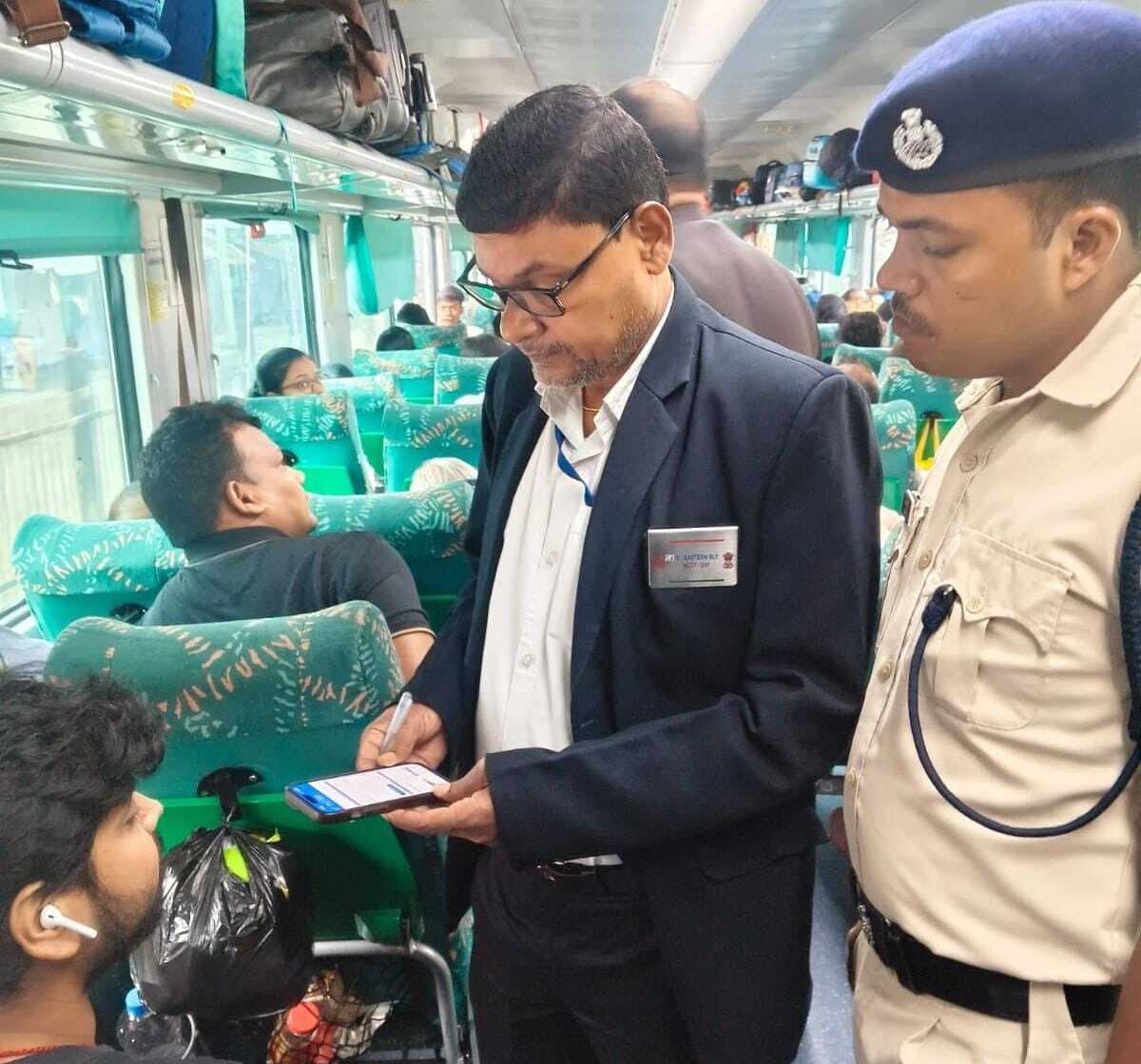 रेलवे में 3156 बेटिकट यात्रियों से वसूले 20,87,525 रुपये