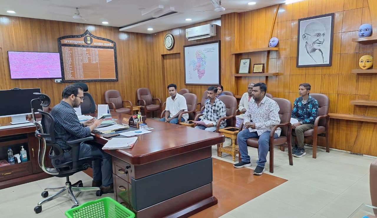 Seraikela Kharsawan News : अबुआ आवास की स्वीकृति के बाद सूची से नाम काटने का विरोध