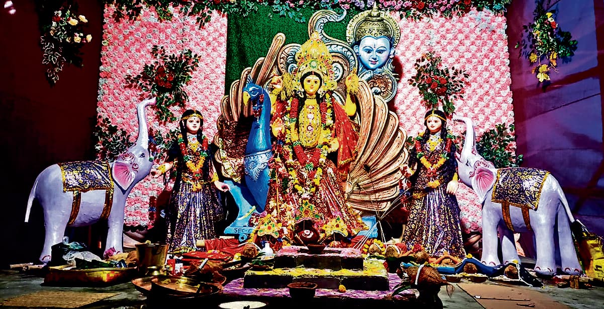 Rourkela News: मां गजलक्ष्मी की पूजा-अर्चना कर मांगी सुख-समृद्धि