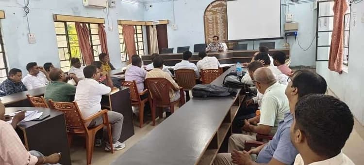 Bhagalpur news निर्वाचन कार्यों में शिथिलता या विलंब बर्दाश्त नहीं