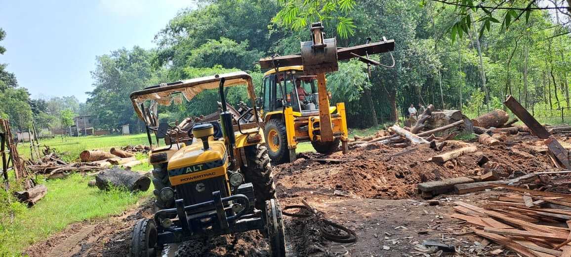 Giridih News: बिरनी में अवैध रुप से संचालित आरा मिल को विन विभाग के अधिकारियों ने किया ध्वस्त