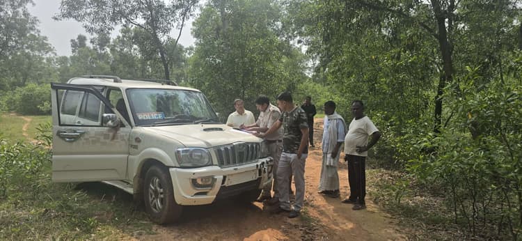 Giridih News: घटनास्थल का निरीक्षण कर की गयी वीडियोग्राफी, ऑन द स्पॉट फैसला पर अड़े रहे ग्रामीण