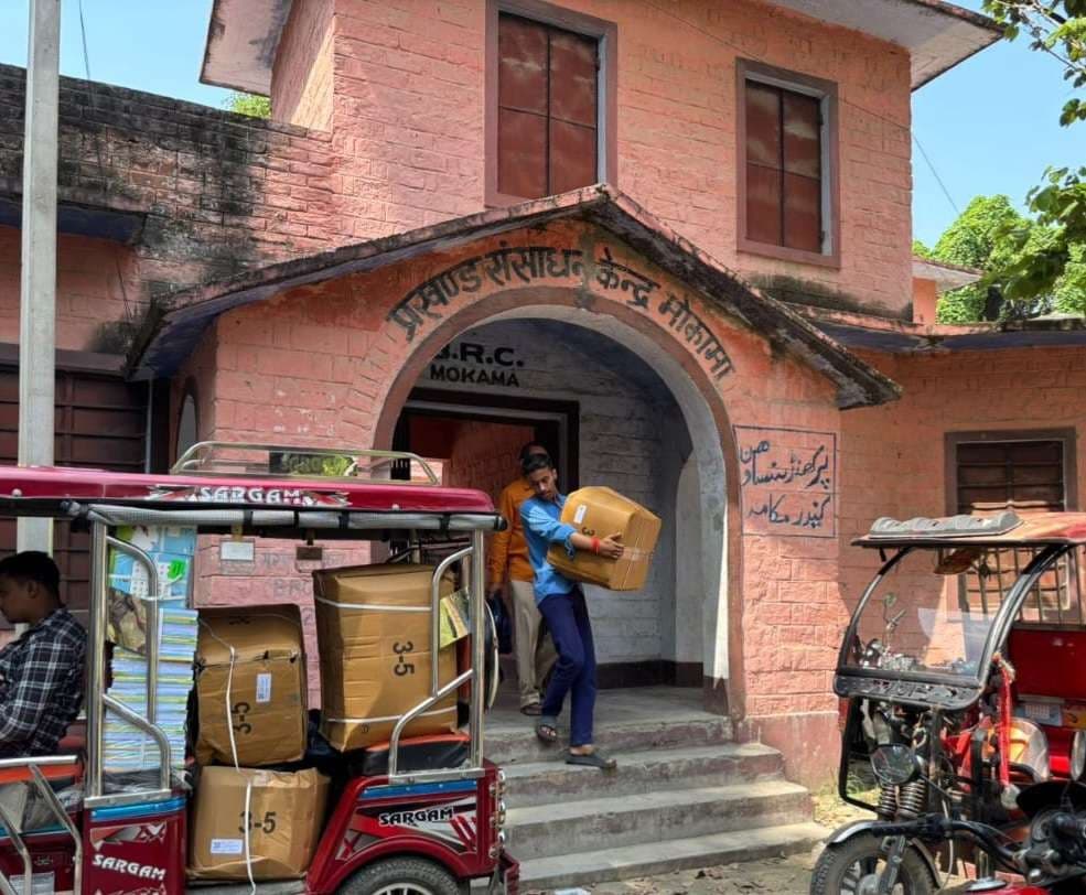 बच्चों से किट ढुलवाने पर प्रधान शिक्षकों से मांगा स्पष्टीकरण