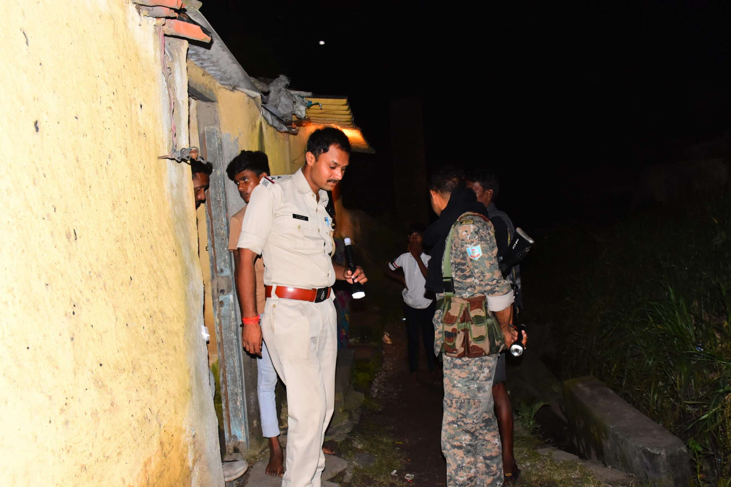 Dhanbad News : सिजुआ में बच्ची के साथ दंपती की मौत, करंट लगने की आशंका