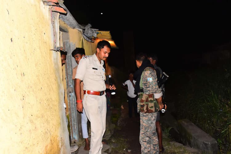 Dhanbad News : सिजुआ में बच्ची के साथ दंपती की मौत, करंट लगने की आशंका