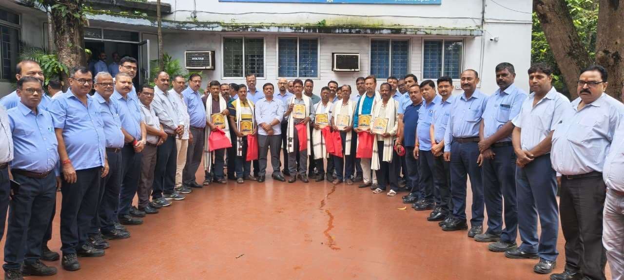 Jamshedpur News : टाटा मोटर्स यूनियन ने सेवानिवृत्त कर्मचारियों को दी विदाई