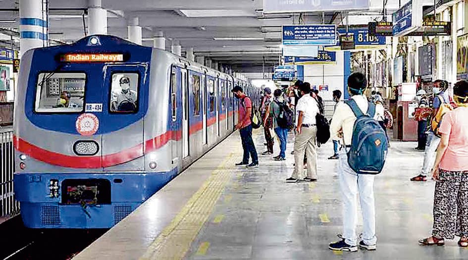 मेट्रो में यांत्रिक गड़बड़ी से यात्री हुए परेशान