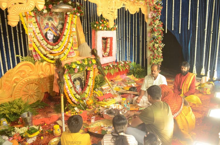 Dhanbad News: श्याम प्रभु के भजनों पर झूमे श्रद्धालु