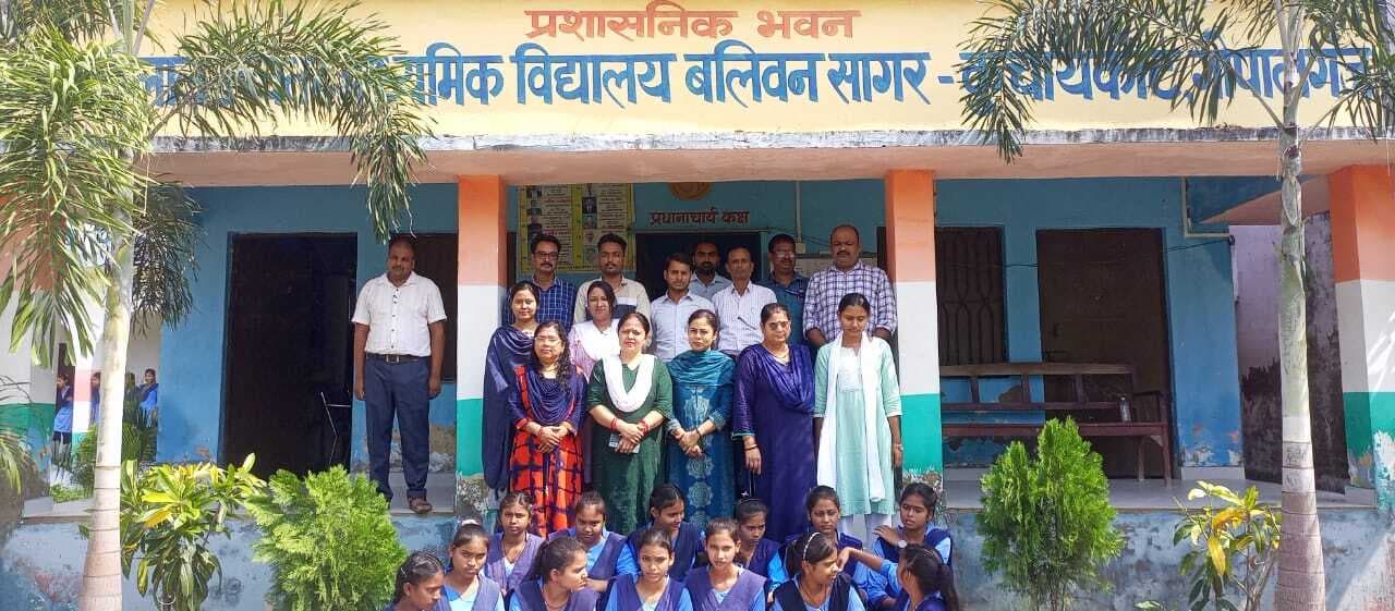 “पहले मतदान, फिर जलपान” के नारे से गूंजा बिलवन सागर विद्यालय का कैंपस