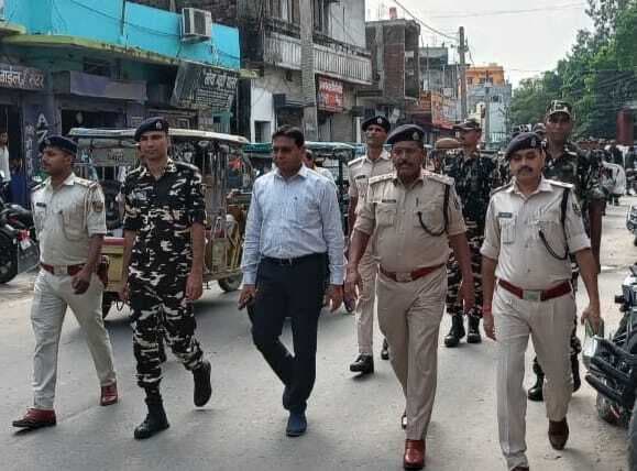 केंद्रीय अर्द्धसैनिक बलों ने किया फ्लैग मार्च