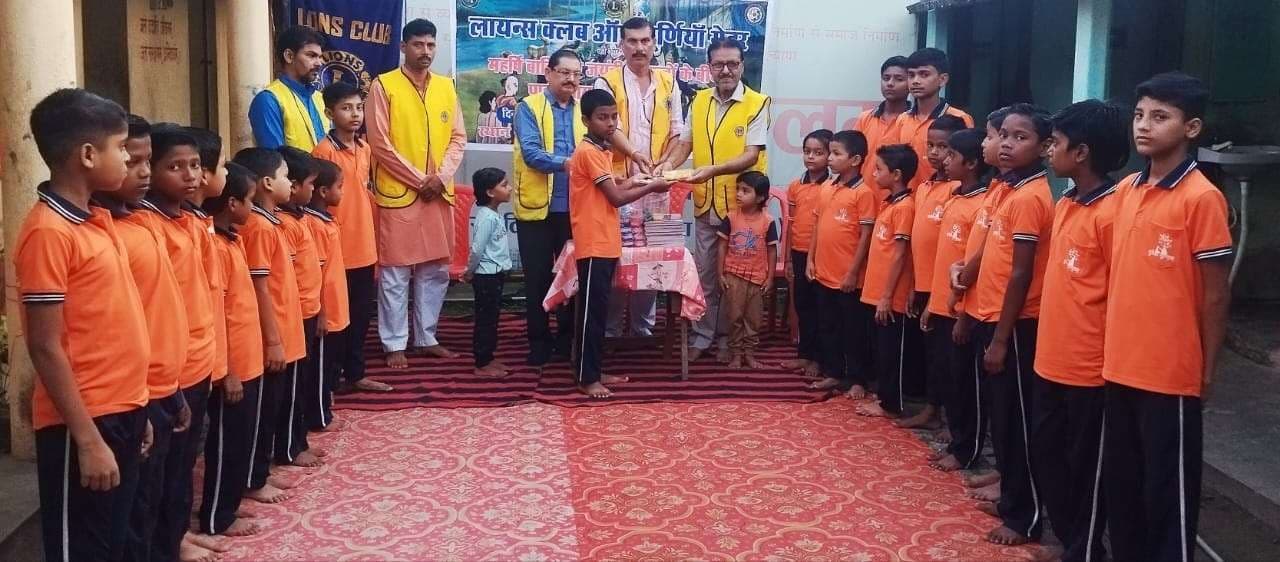 महर्षि बाल्मीकि जयंती पर सेवा कार्य का आयोजन