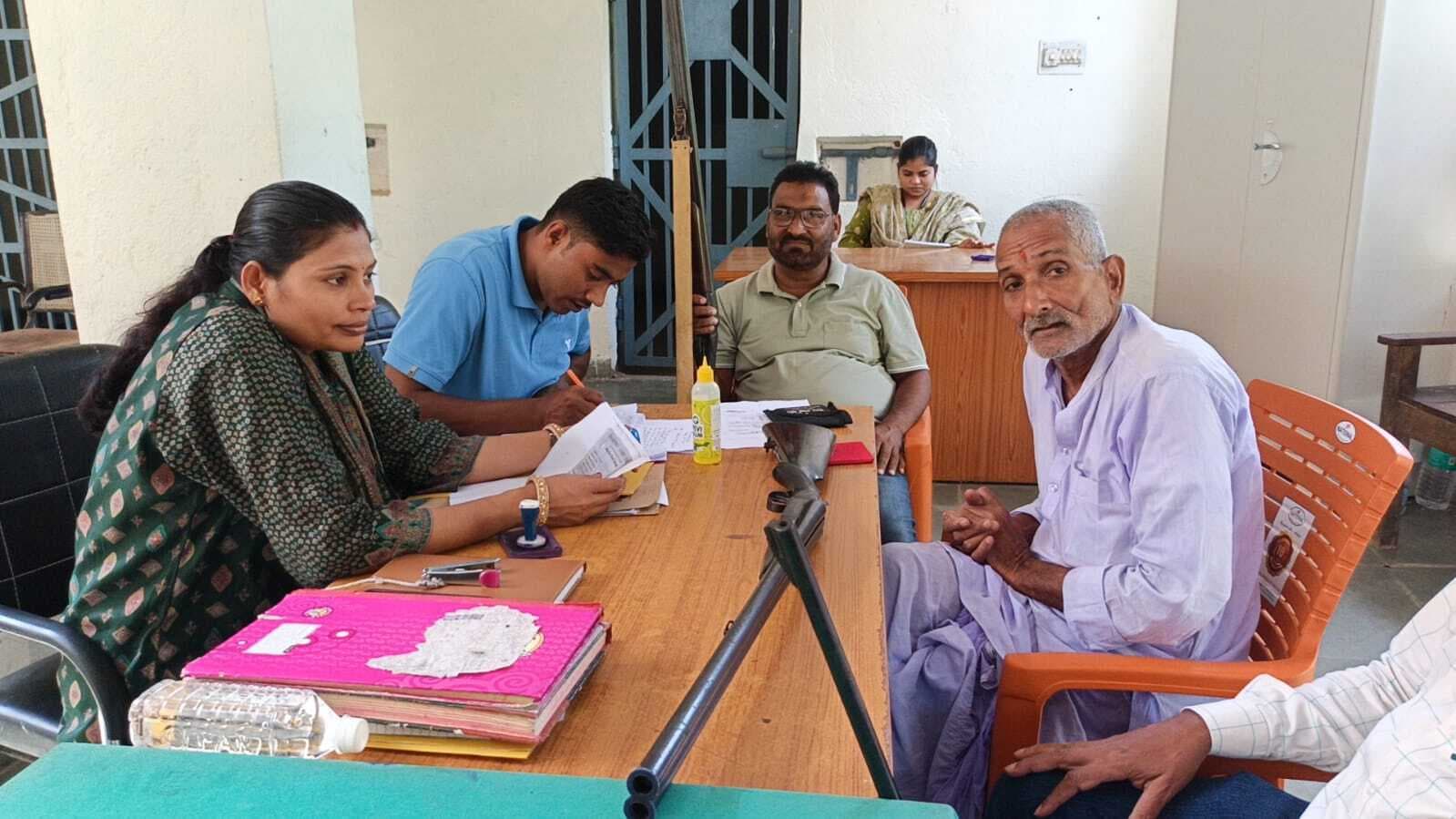 अकबरपुर थाना में किया गया शस्त्र सत्यापन