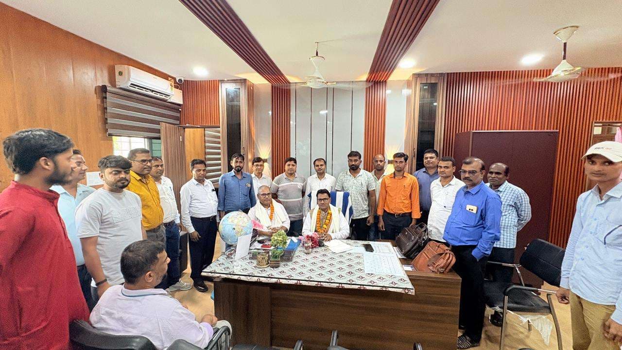 Motihari: मधुबन डिग्री काॅलेज के प्राचार्य ब्रह्मचारी ने किया योगदान