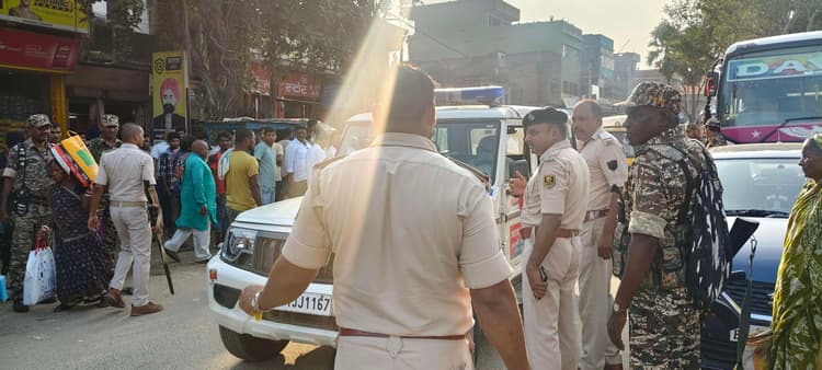 सिरदला थाना परिसर से निकाला फ्लैग मार्च