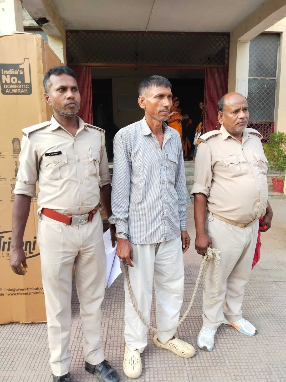 कोइन्दी से फरार वारंटी को पुलिस ने पकड़ा