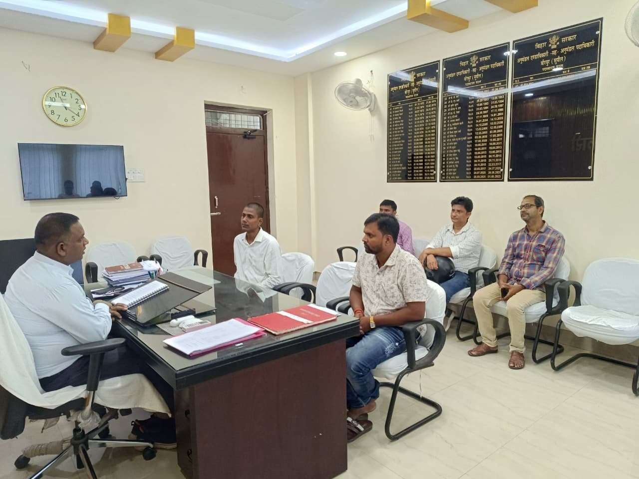 एसडीएम ने की प्रिंटिंग प्रेस संचालकों के साथ बैठक