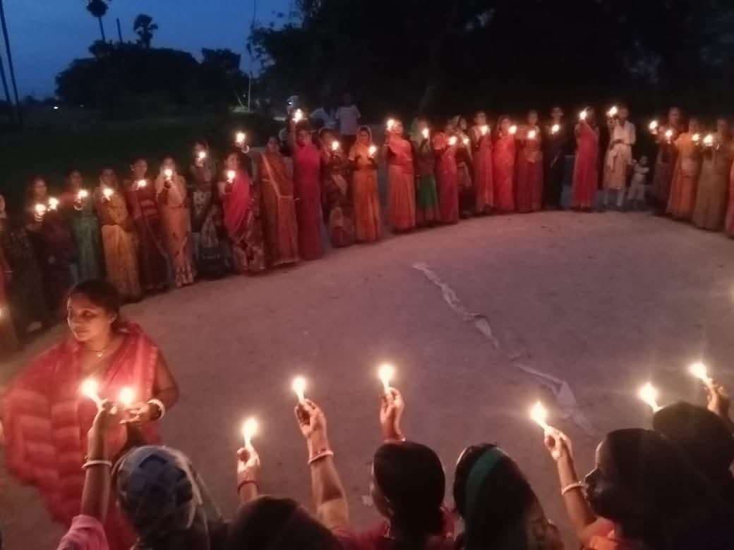 वोटरों को जागरूक कर रहीं दीदियां