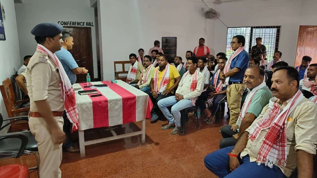 दुर्गा पूजा शांतिपूर्ण संपन्न कराने पर मिला सम्मान