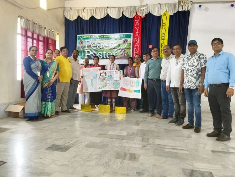 लायंस क्लब ने डीएवी स्कूल में करायी पीस पोस्टर प्रतियोगिता