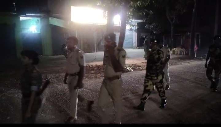 बलिया बेलौन में विधि व्यवस्था को लेकर निकाला फ्लैग मार्च