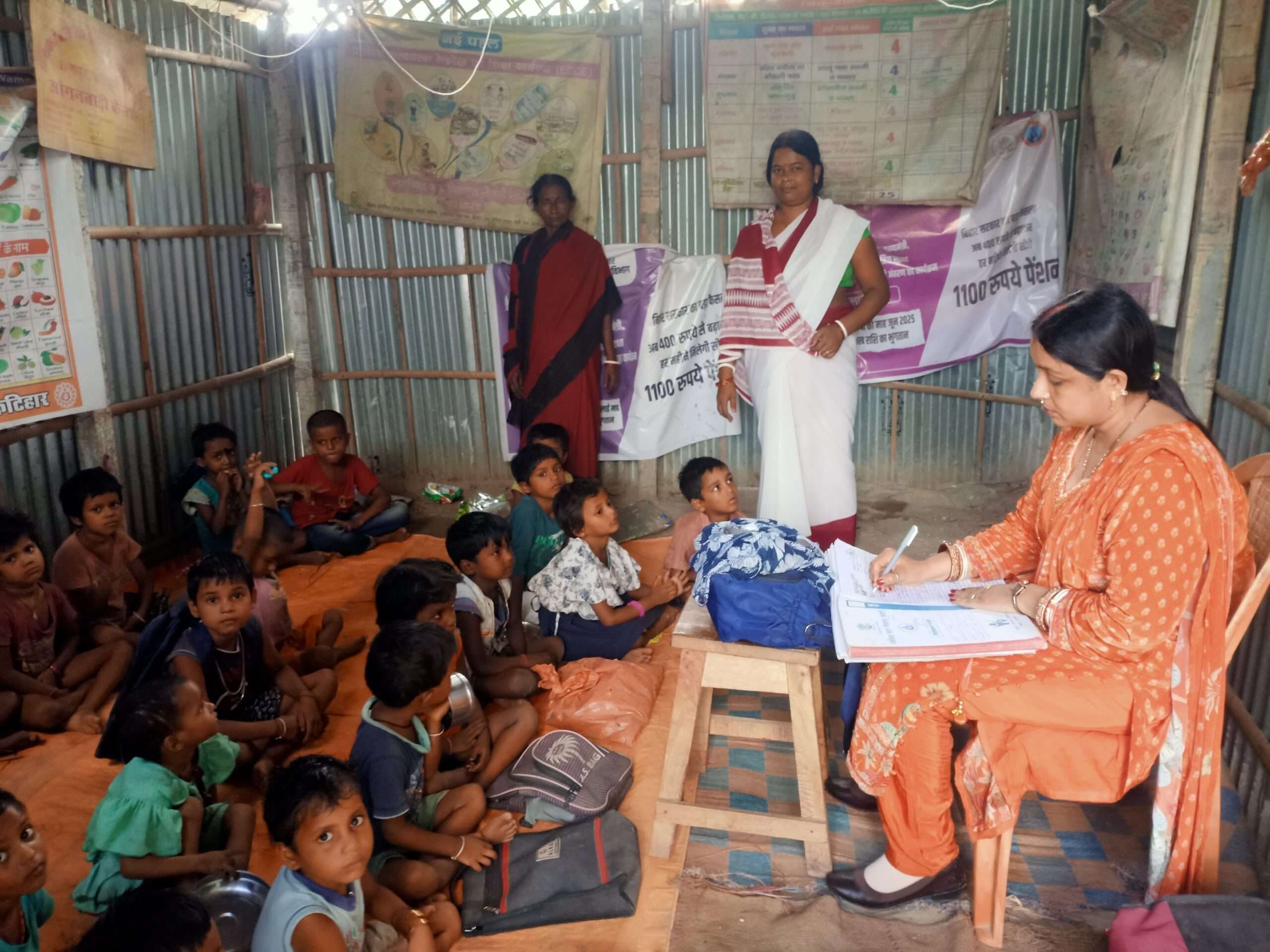 महिला पर्यवेक्षिका ने आंगनबाड़ी का किया निरीक्षण