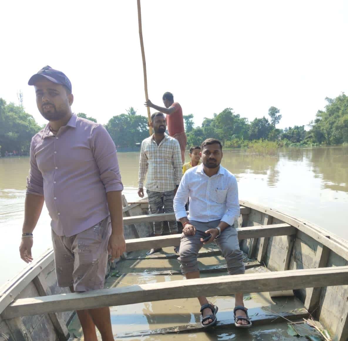 बाढ़ प्रभावित इलाकों का किया निरीक्षण