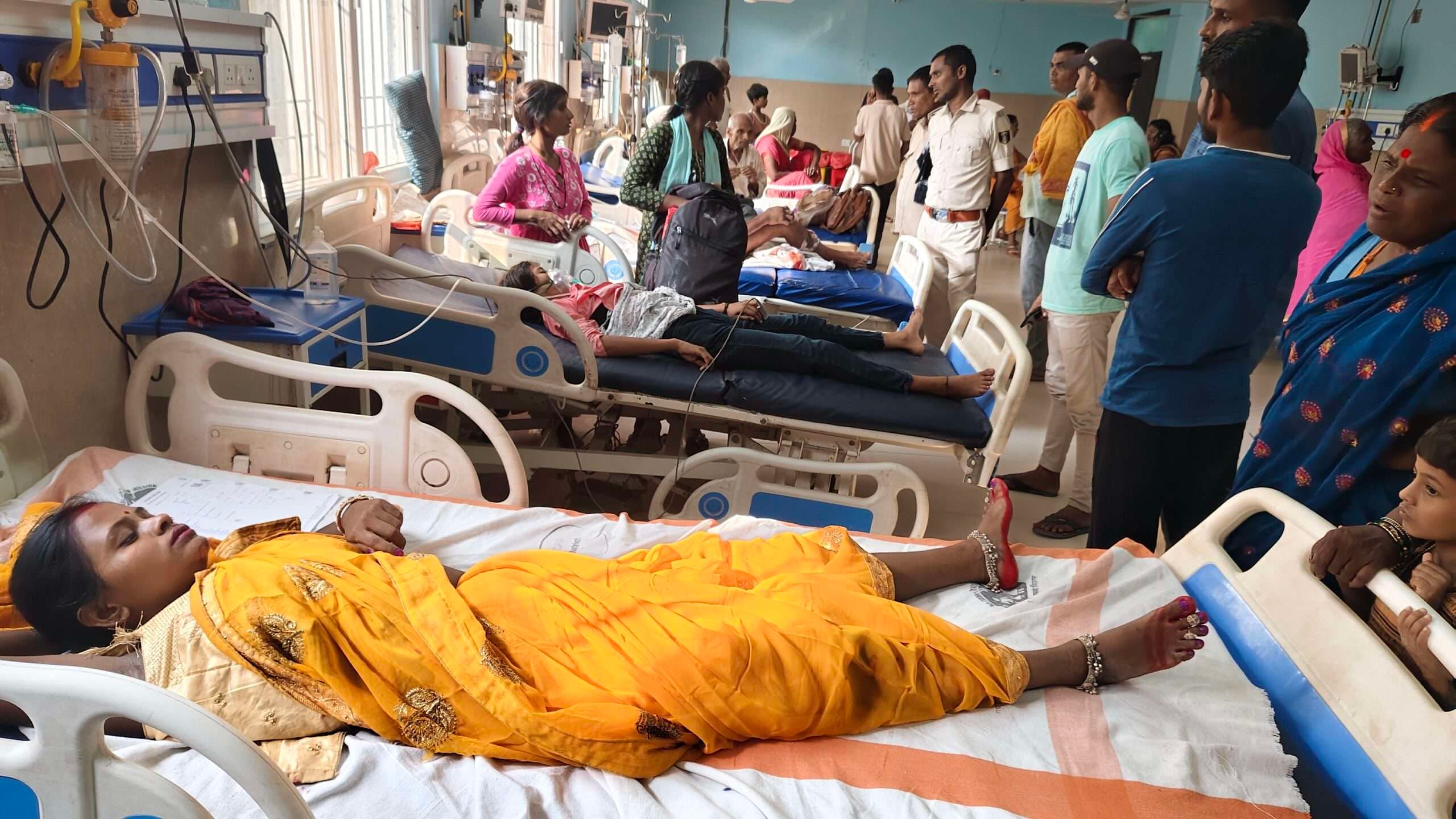 सवारियों से भरा ऑटो पलटा, दंपती समेत पांच लोग जख्मी