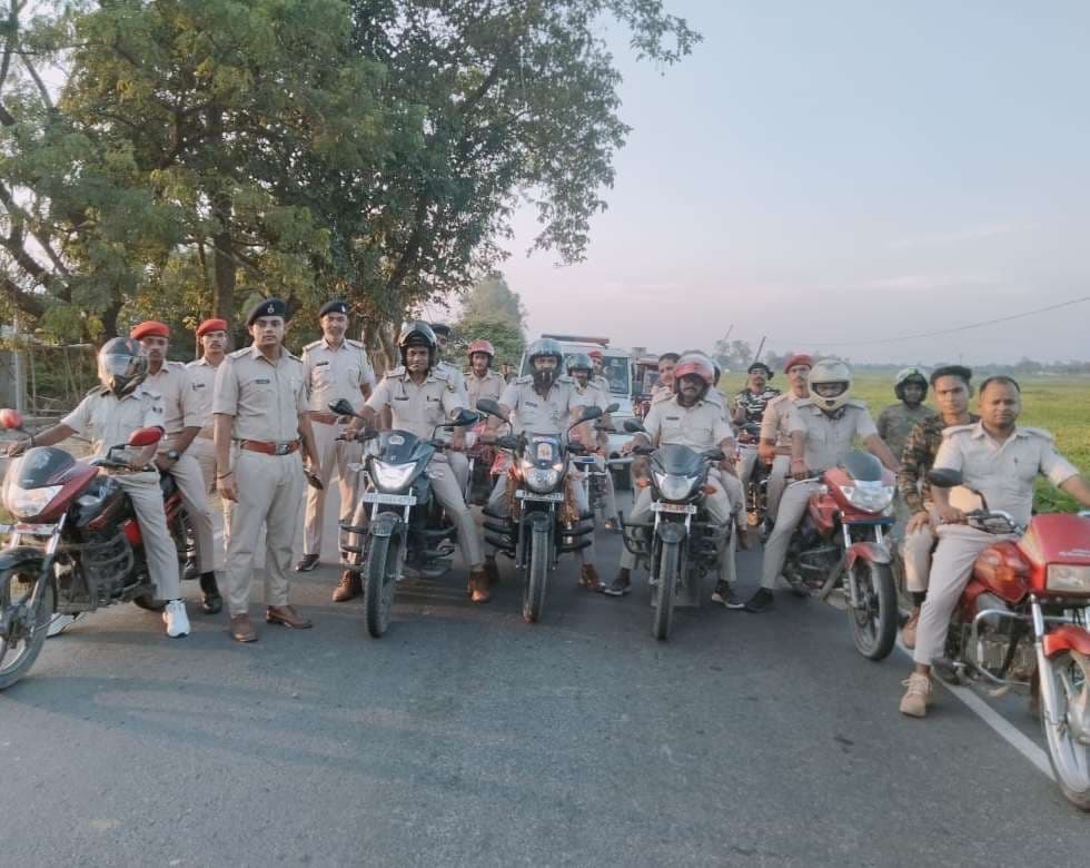 विस चुनाव के मद्देनजर पुलिस ने निकाला फ्लैग मार्च