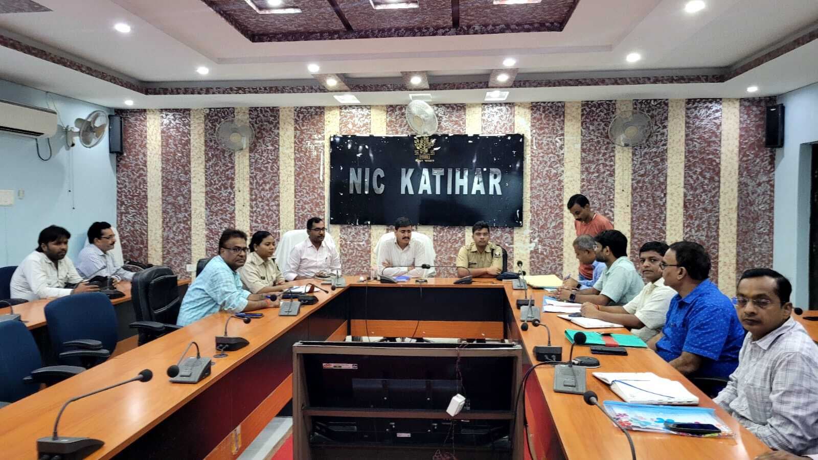 विस चुनाव: डीएम ने इंफोर्समेंट एजेंसी के प्रतिनिधियों के साथ की बैठक