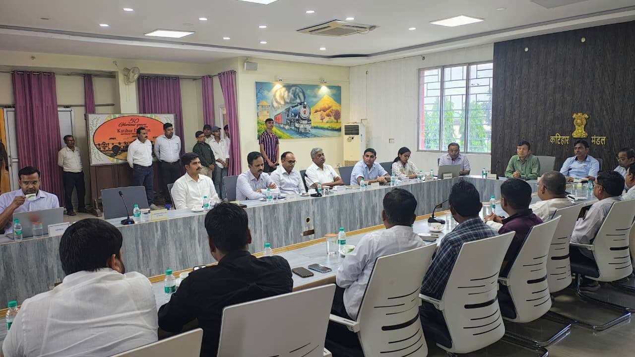 रेलवे नीतियों को व्यापार हित में लागू करने पर विचार विमर्श