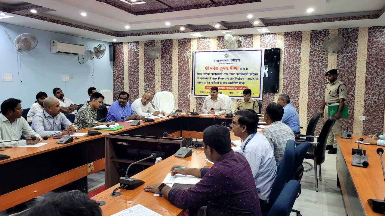 विधानसभा चुनाव: एलडीएम के माध्यम से संदेहास्पद लेन देन की की रिपोर्ट करें: डीएम