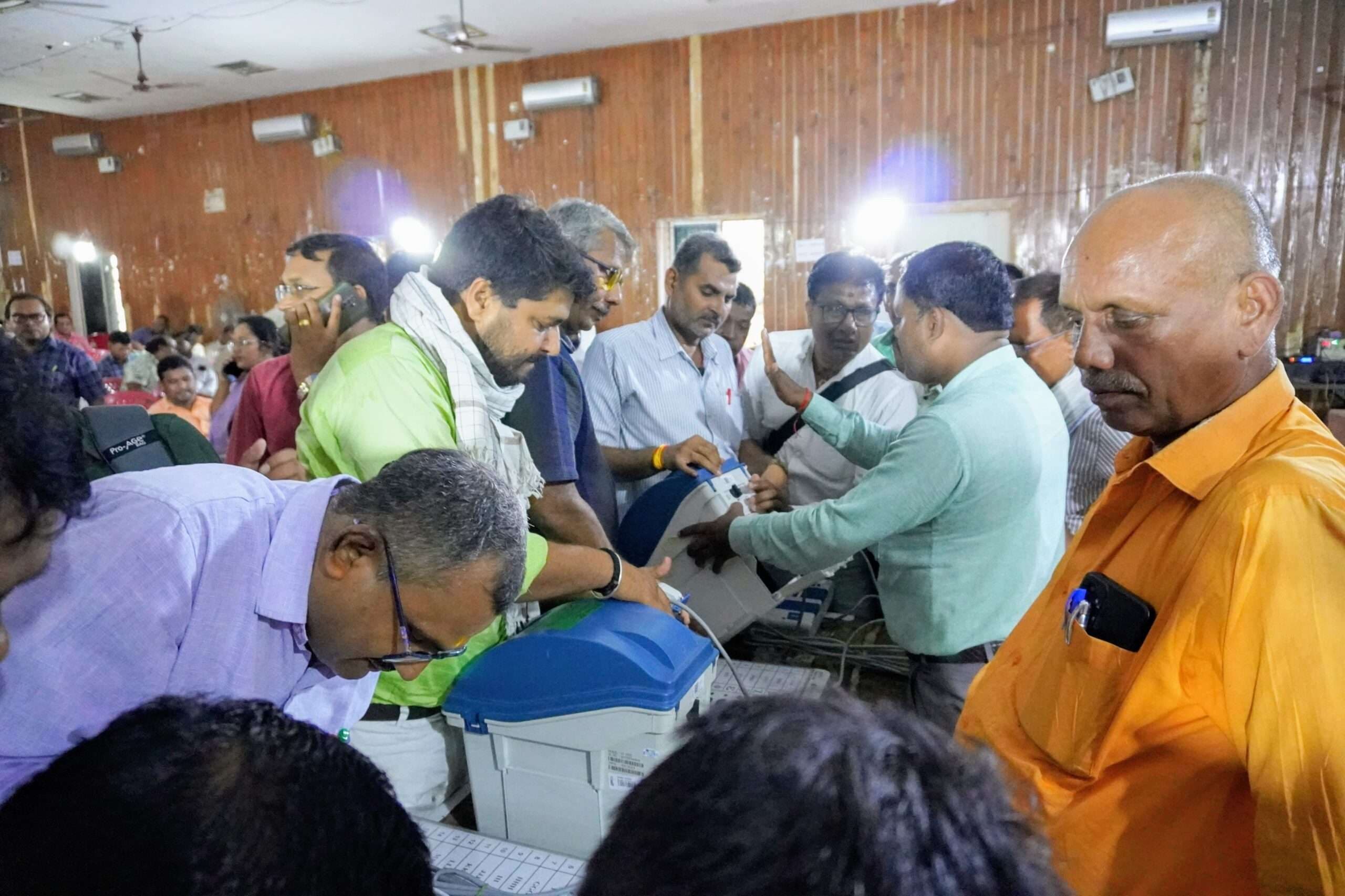 अफसर अपनी भूमिका, जिम्मेदारियों को सही तरीके से निभाएं : डीएम