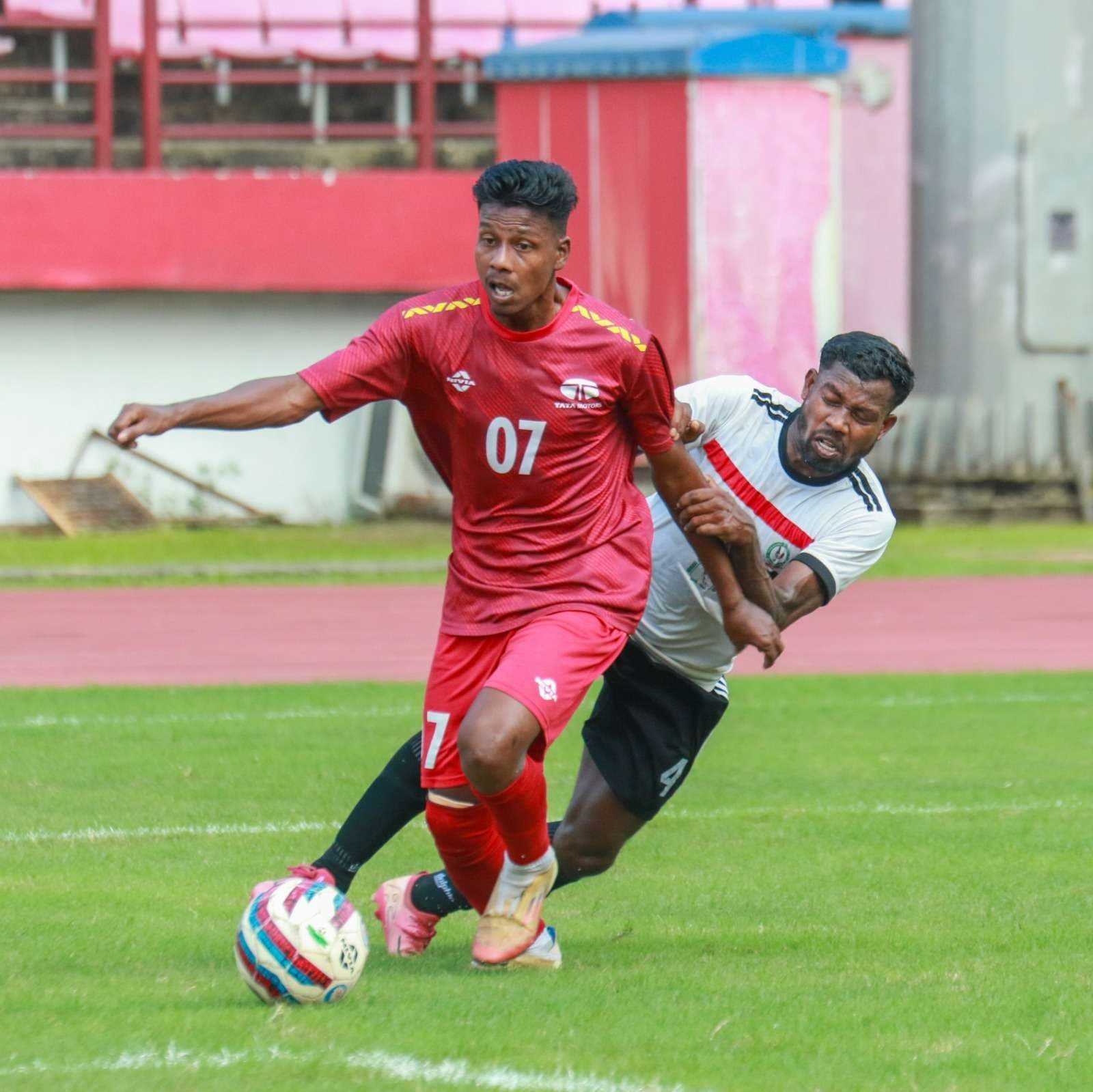 Jsa premier division football league semifinal match: झारखंड स्पोर्टिंग को हराकर टाटा मोटर्स फाइनल में