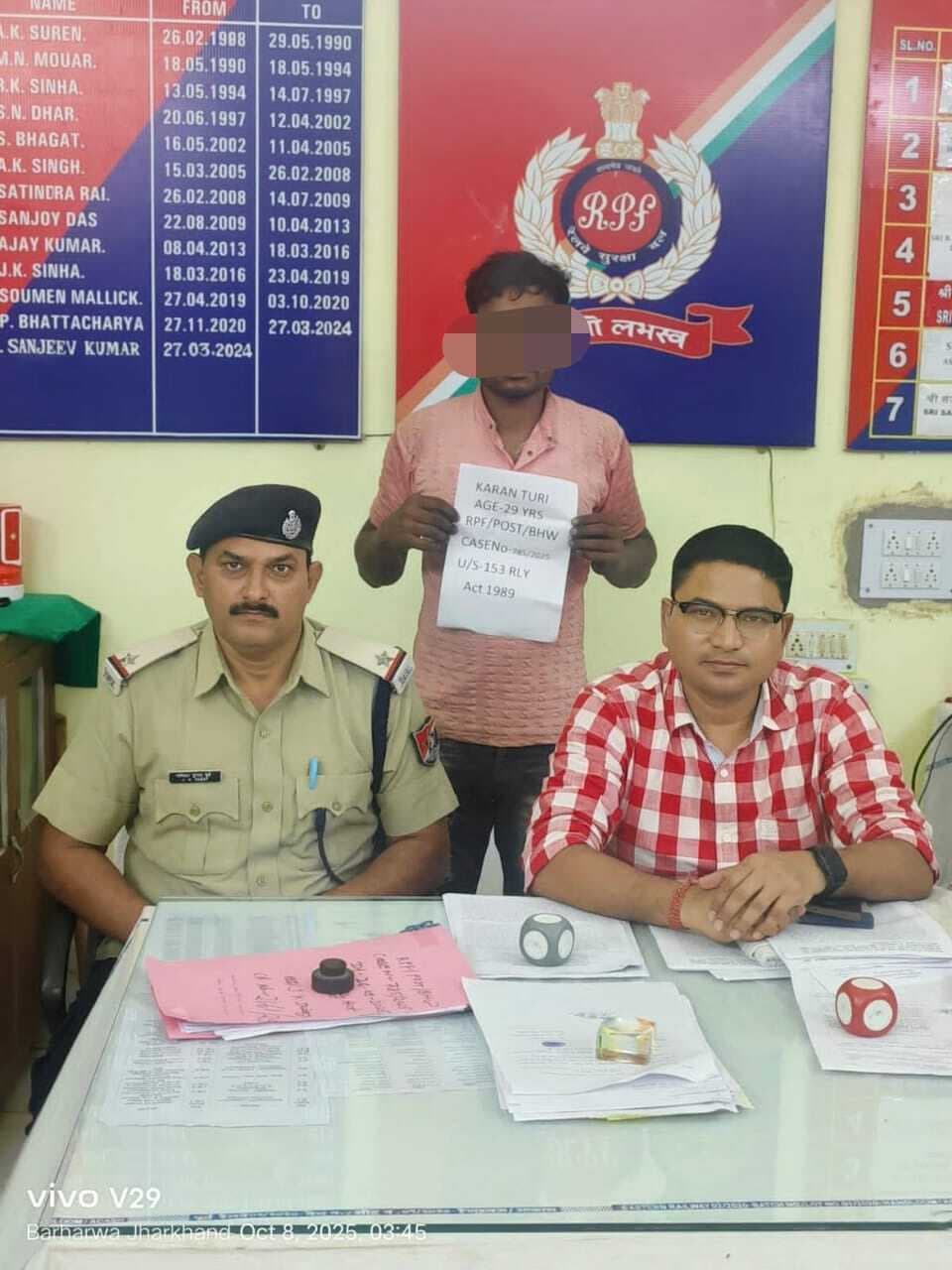 तेजस एक्सप्रेस पर पथराव के आरोपित युवक को किया गिरफ्तार