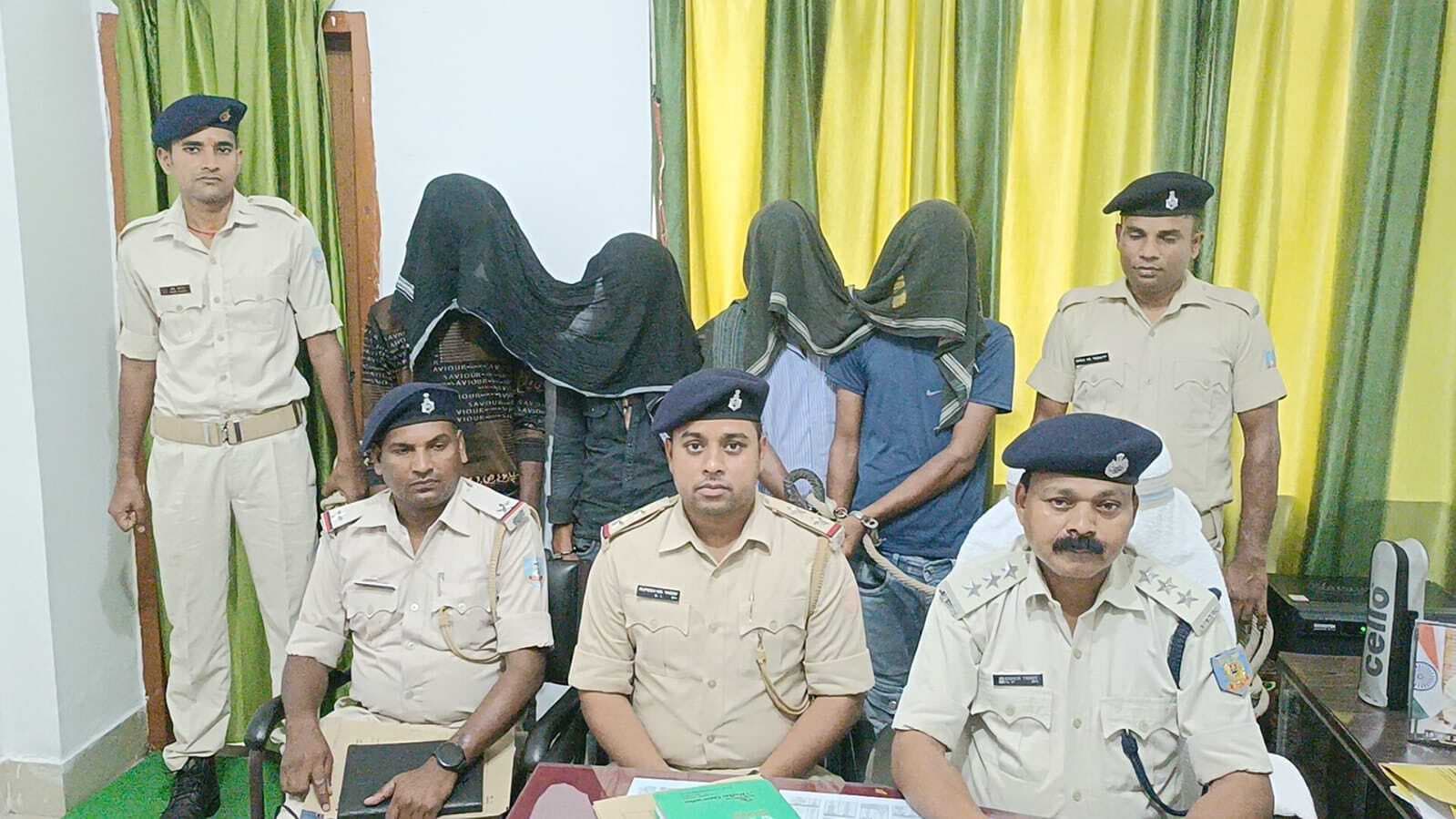 मिर्जाचौकी थाना के निकट खड़े ट्रक से चोरी मामले में चार गिरफ्तार, जेल