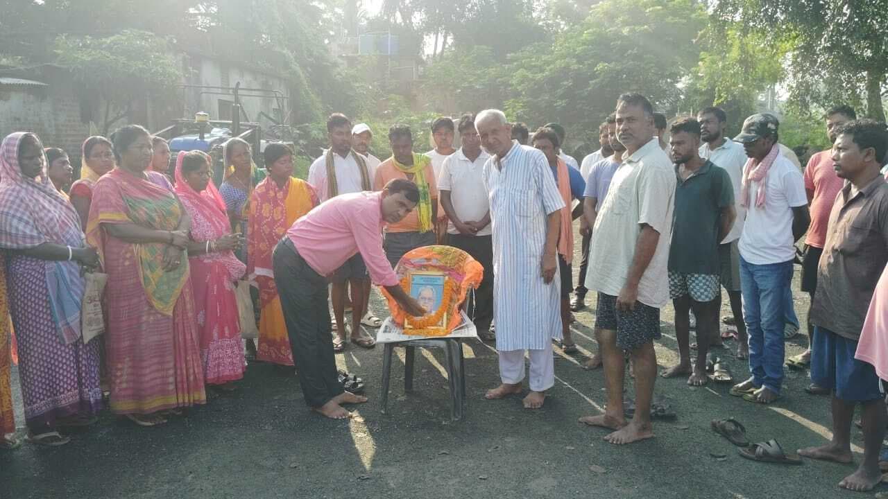 पुण्यतिथि पर जयप्रकाश नारायण दी गयी श्रद्धांजलि