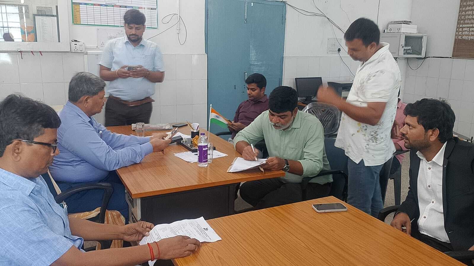 पांच सदस्यीय चिकित्सकों की टीम ने विधि विवादित किशोर के शव का किया पोस्टमार्टम