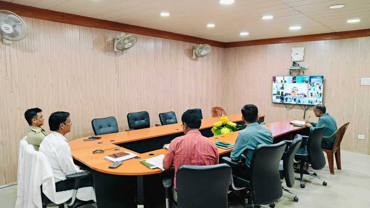 Darbhanga News: निर्वाचन प्रक्रिया में अर्द्धसैनिक बलों की भूमिका अत्यंत महत्वपूर्ण- डीएम