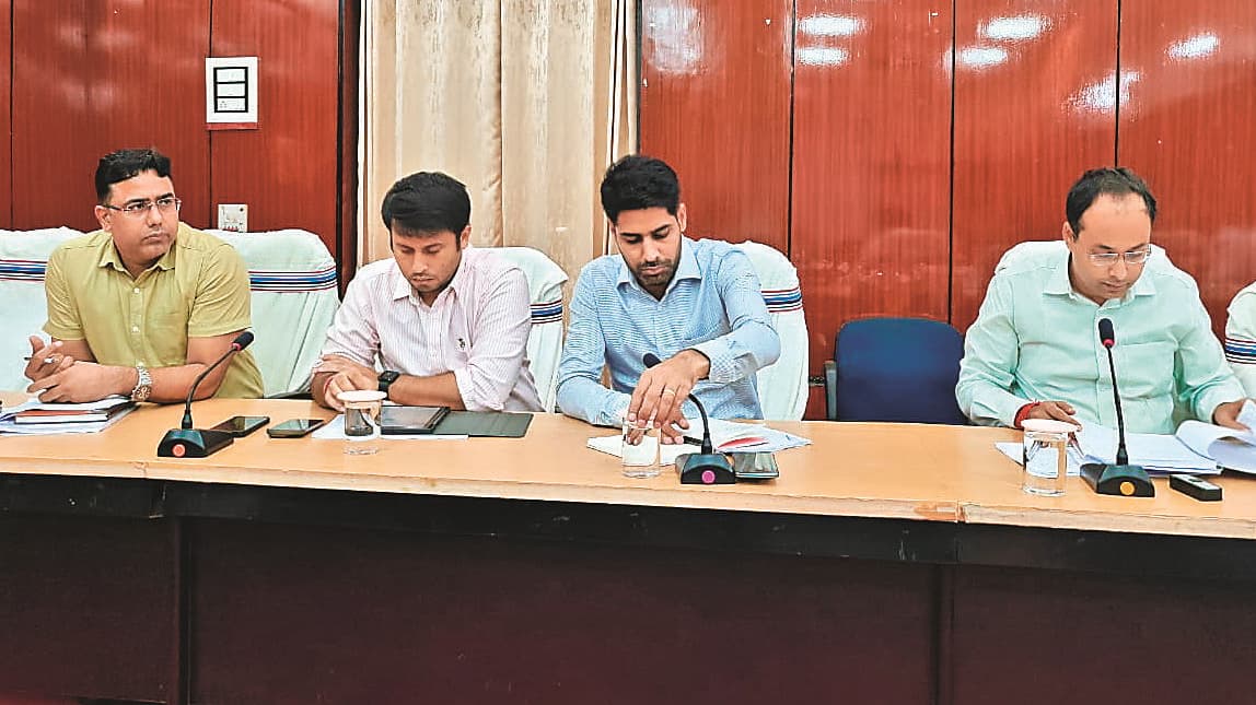 Gaya News : फ्लाइंग स्क्वाड सक्रिय, चुनावी खर्चे पर रखी जायेगी कड़ी नजर