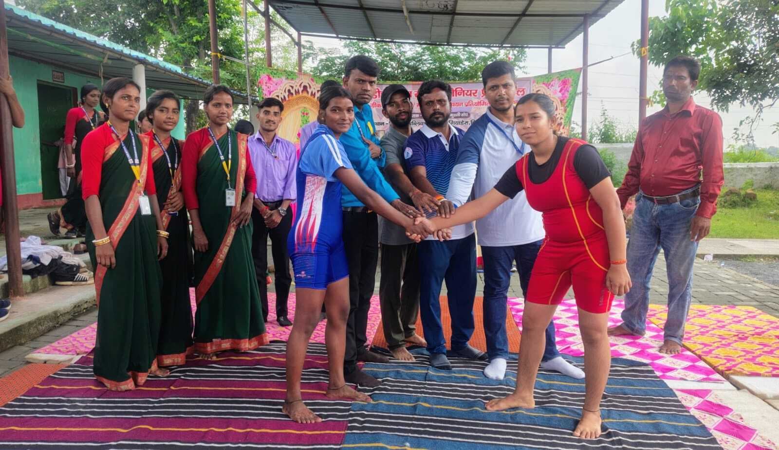 Giridih News :जिलास्तरीय जूनियर व सीनियर फ्री स्टाइल कुश्ती प्रतियोगिता का आयोजन