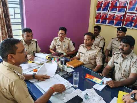 पोड़ैयाहाट थाना का डीएसपी ने किया औचक निरीक्षण