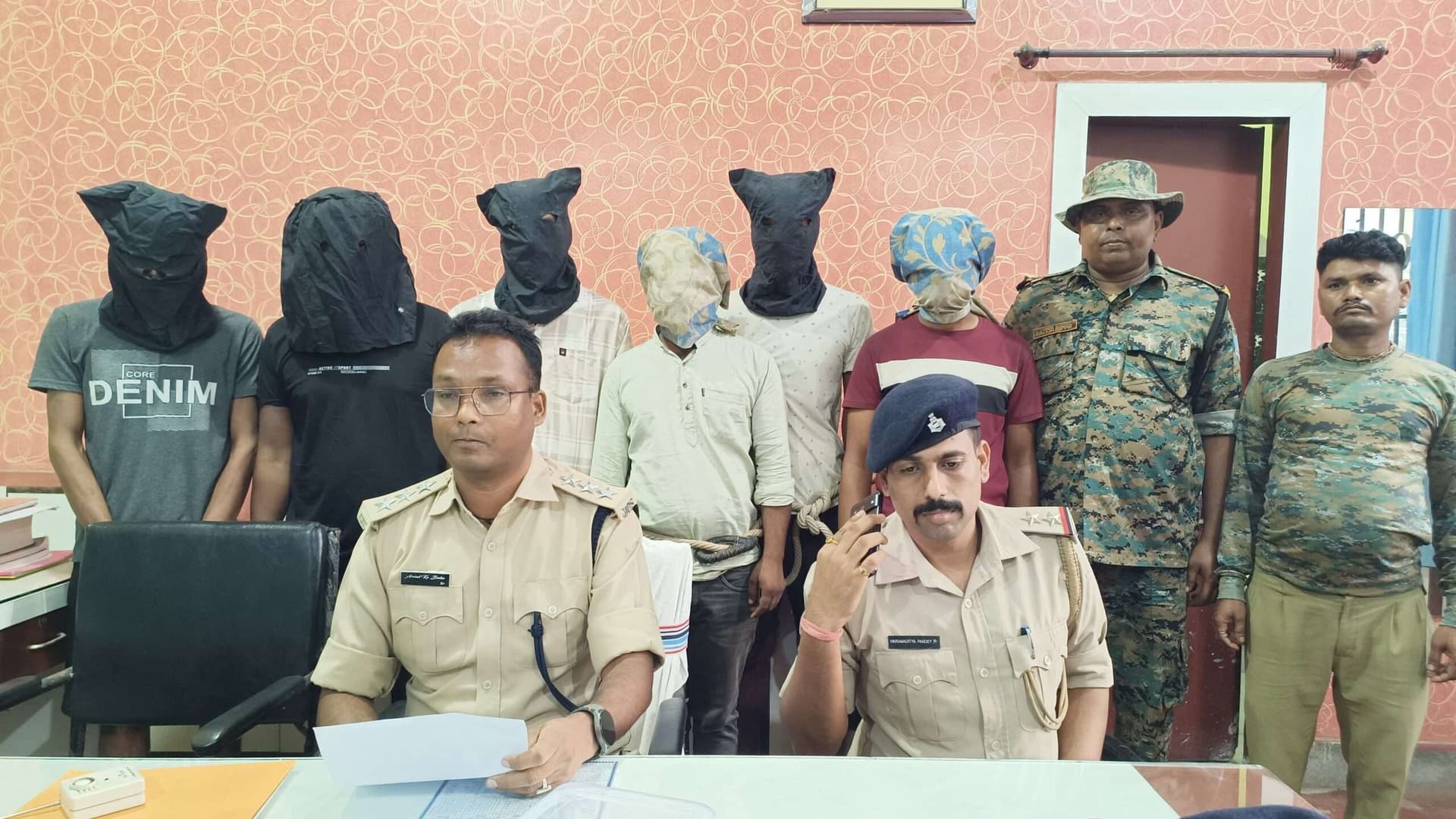 Seraikela Kharsawan News : बैंक मित्र से तीन लाख रुपये लूट मामले में पांच गिरफ्तार