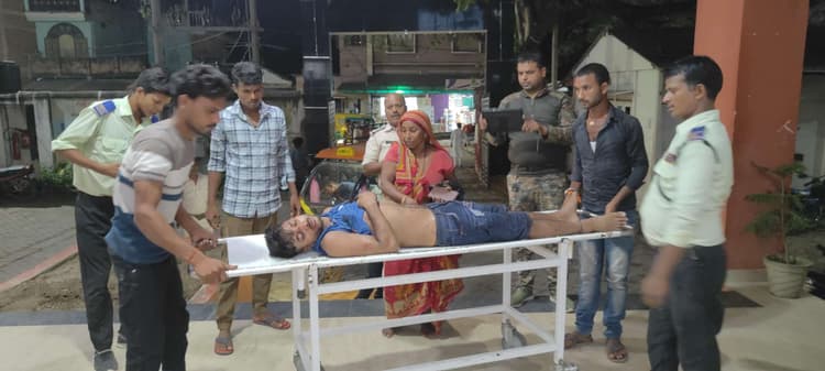 ऑटो व बाइक की टक्कर में बाइक सवार जख्मी